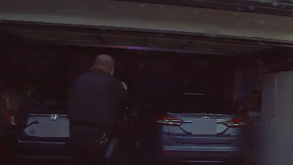 Video: Sacramento deputy shoots man after Foothill Farms stabbing