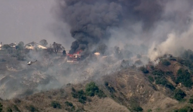 Brush fire spreads to hillside home in La Habra Heights – NBC Los Angeles