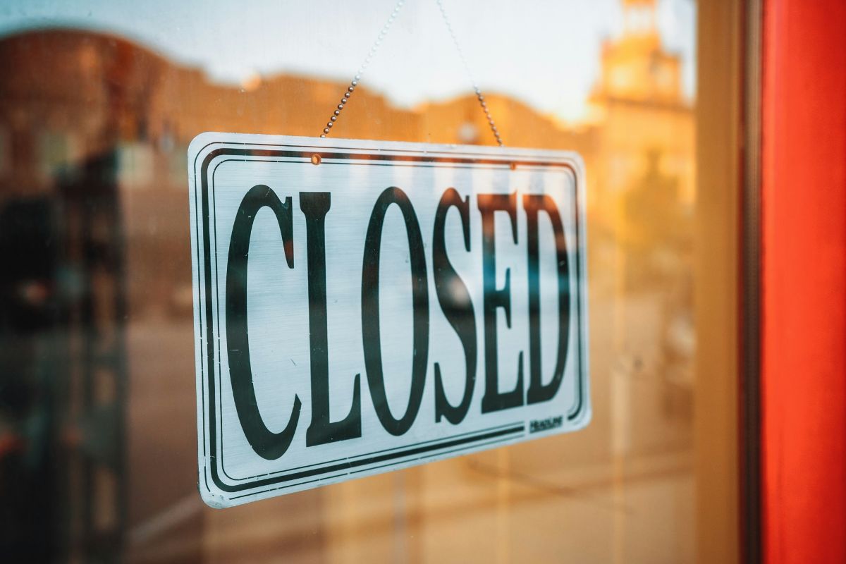 After 48 years in business, this beloved California casual dining chain is shutting down over 100 locations nationwide