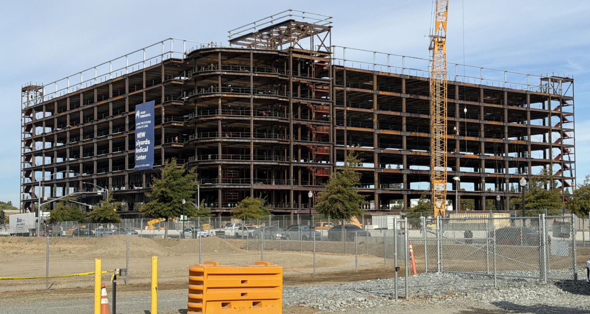 Final beam placed on new Kaiser Permanente hospital in Sacramento Railyards