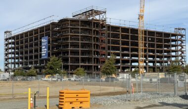 Final beam placed on new Kaiser Permanente hospital in Sacramento Railyards