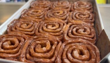 This Sacramento gas station has been baking its famous cinnamon rolls for 30 years
