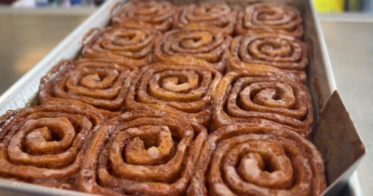 This Sacramento gas station has been baking its famous cinnamon rolls for 30 years