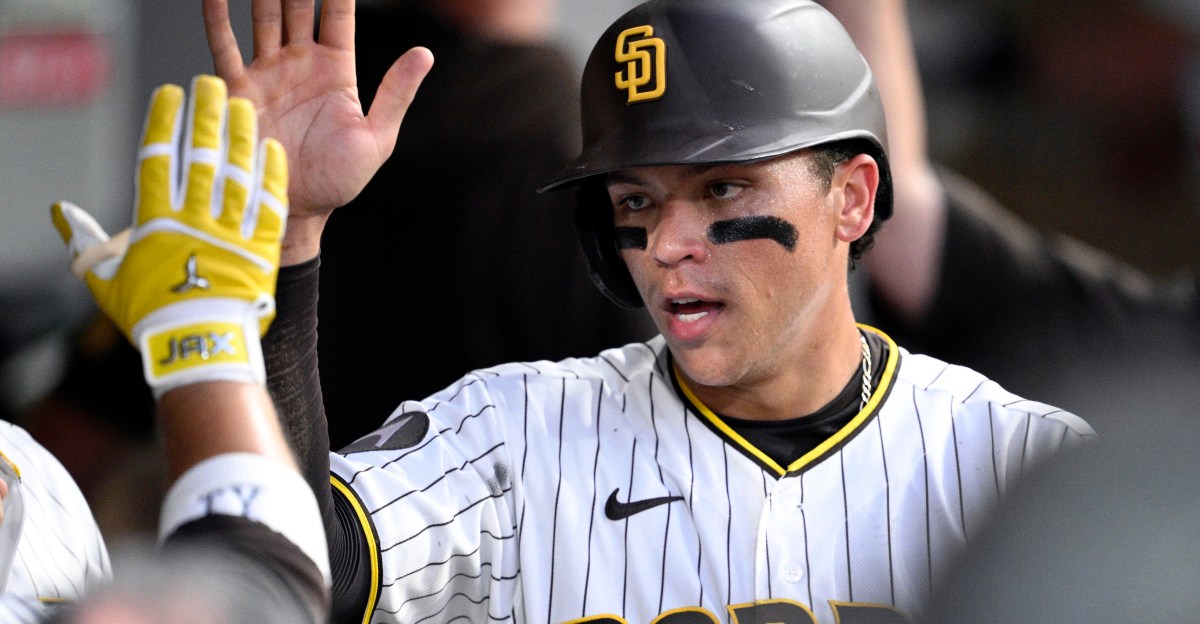Padres get win over Diamondbacks, clinch home field