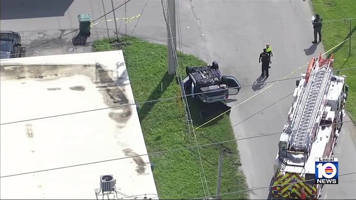 Oakland Park rollover crash sends 2 children to hospital, deputies say