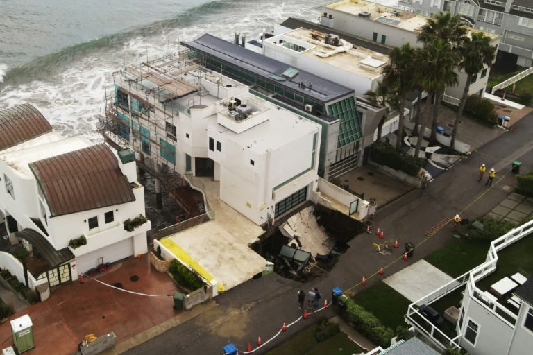 Pounding waves open up sinkhole in swanky Malibu