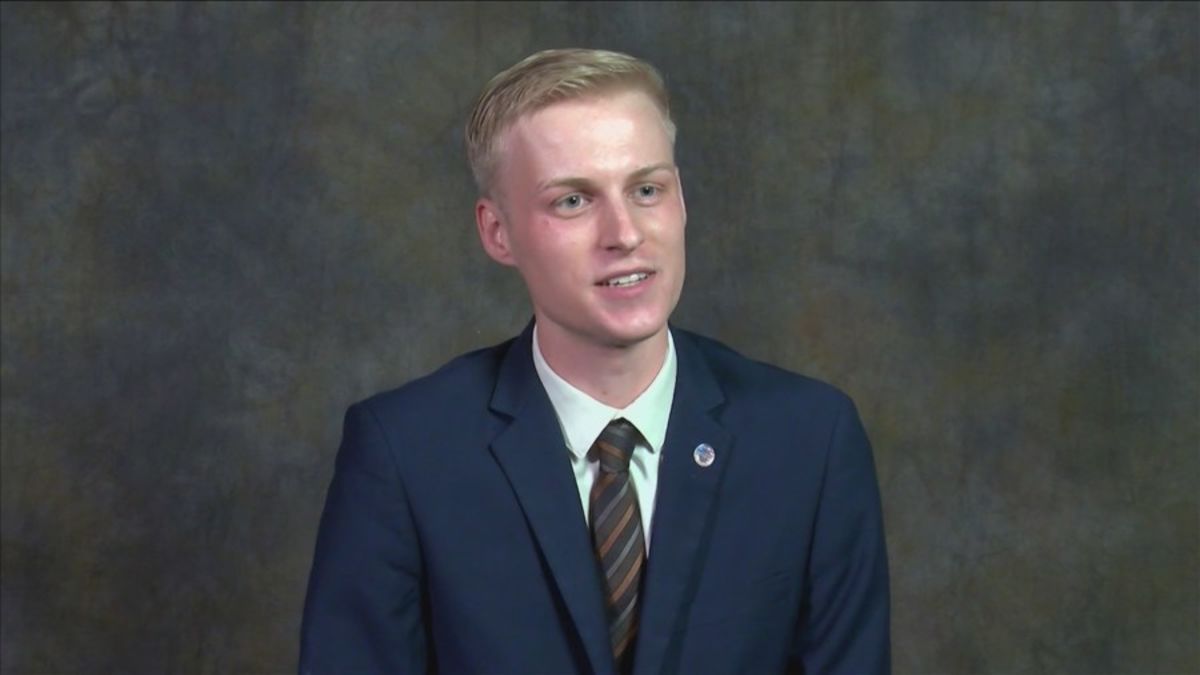 Seth Hewett knows he’s young to help lead Bakersfield. He’s trying anyway.