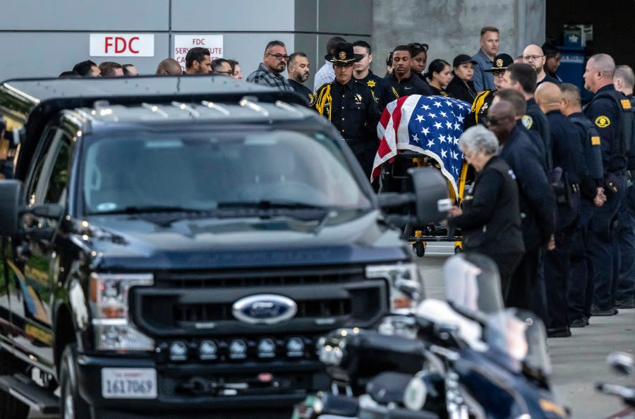 Parole agent honored for heroism during Oakland shooting