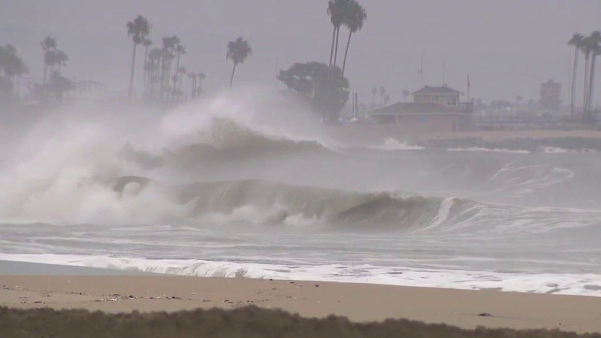 Long Beach crews battle high tides and dangerous surf from Hurricane Marie remnants