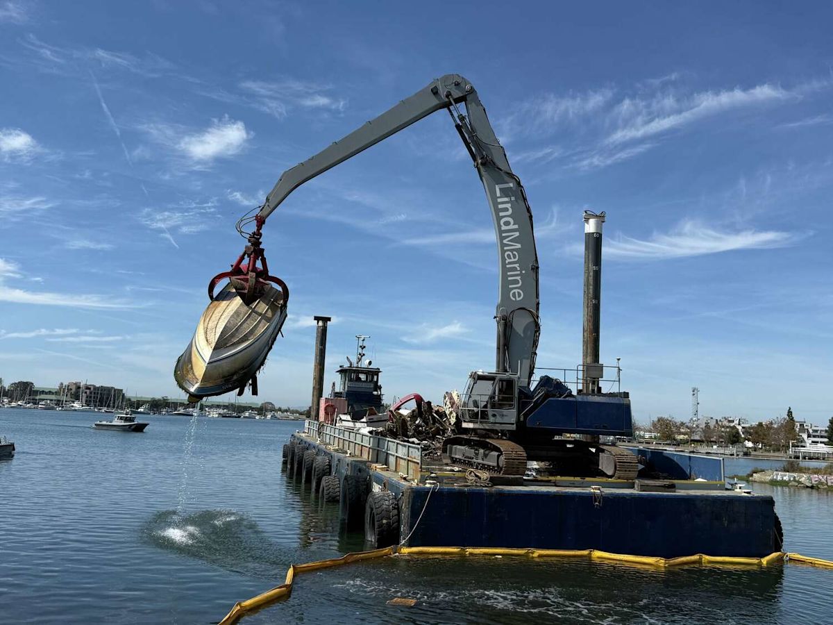 Police say abandoned boats fueled crime on Oakland's waterfront. Now comes the cleanup
