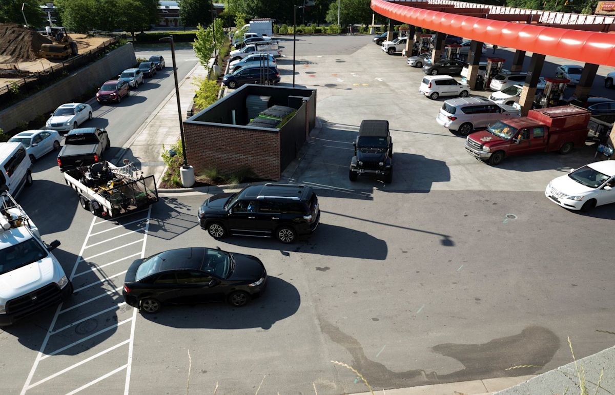 California drivers line up for gubernatorial candidate Steve Hilton's '$3 gas' sale