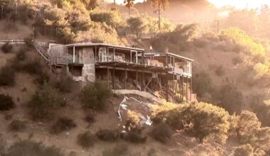 Abandoned home near Mulholland Drive draws trespassers – NBC Los Angeles