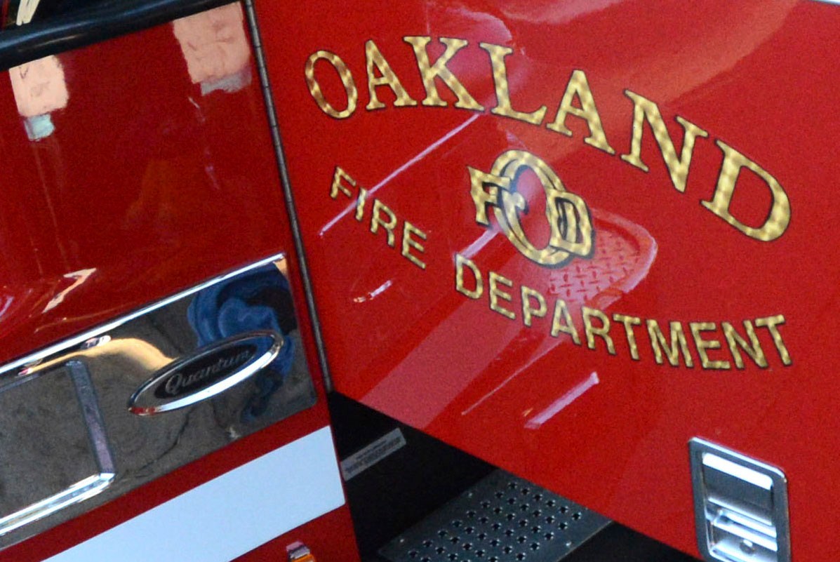 Fire tears through building in downtown Oakland