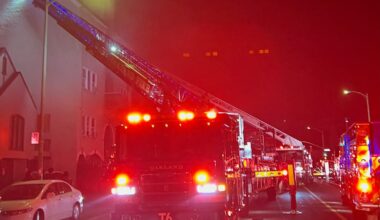 Four injured, dozens evacuated in three-alarm Oakland apartment fire – The Mercury News