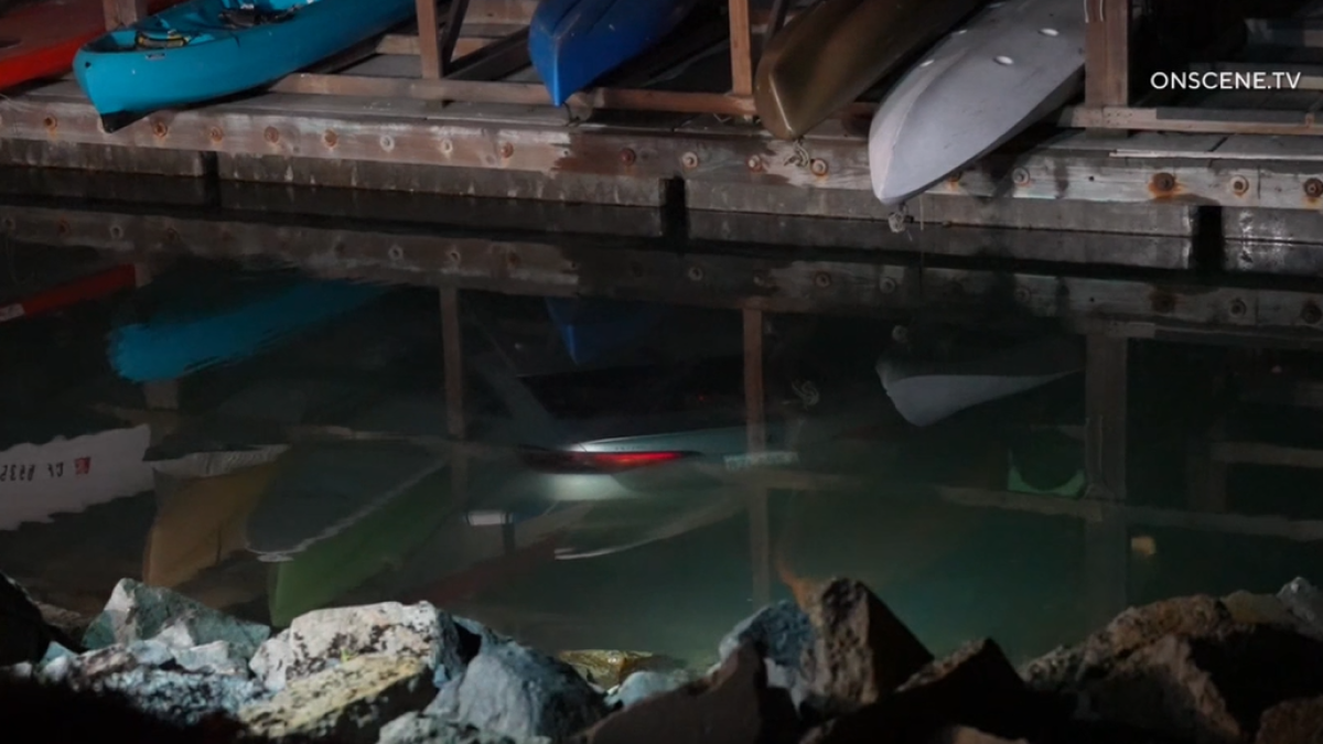 Oceanside Harbor vehicle submerges and three people escape – NBC 7 San Diego