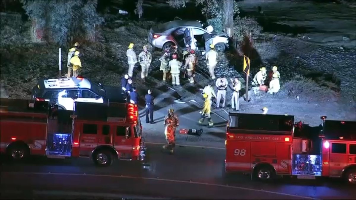 1 killed, 3 injured in crash off 118 Freeway in Pacoima – NBC Los Angeles