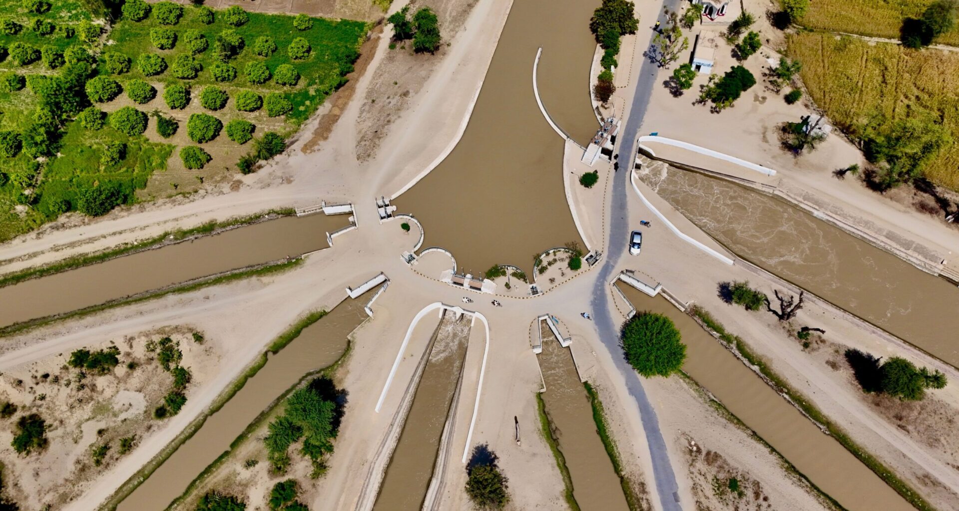 California’s Project Nexus completed a 1.6-megawatt solar installation over two irrigation-canal sites in 2025, after researchers estimated that covering the state’s 6,400 kilometres of canals could prevent 63 billion gallons of annual evaporation—enough water for two million people—while the cooler microclimate above the canals could improve the panels’ efficiency.