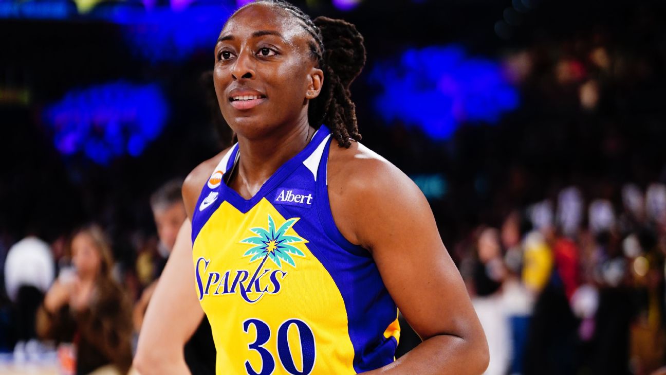 Sparks' Ogwumike tears up in postgame retirement ceremony