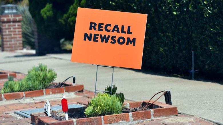 A resident in Point Loma displays a Recall Newsom sign. Photo by Chris Stone