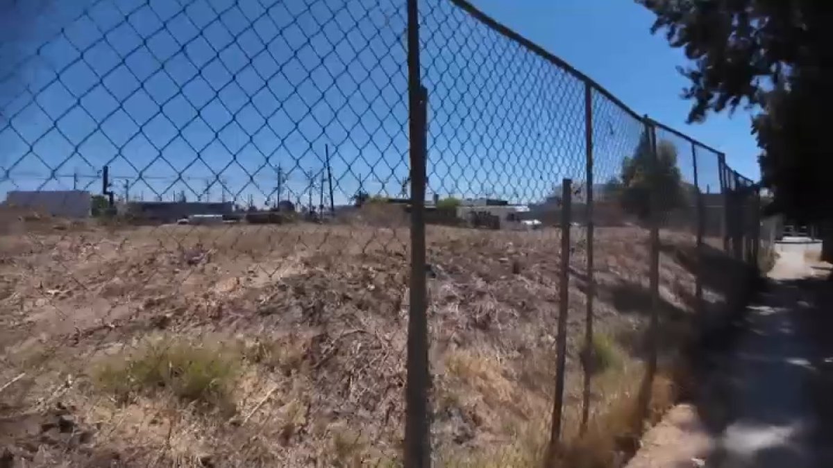 Neighbors cite problems with abandoned lots in Reseda – NBC Los Angeles