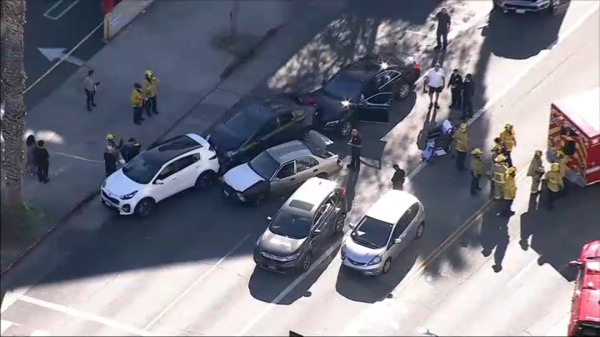 Multiple cars involved in crash in Sherman Oaks – NBC Los Angeles