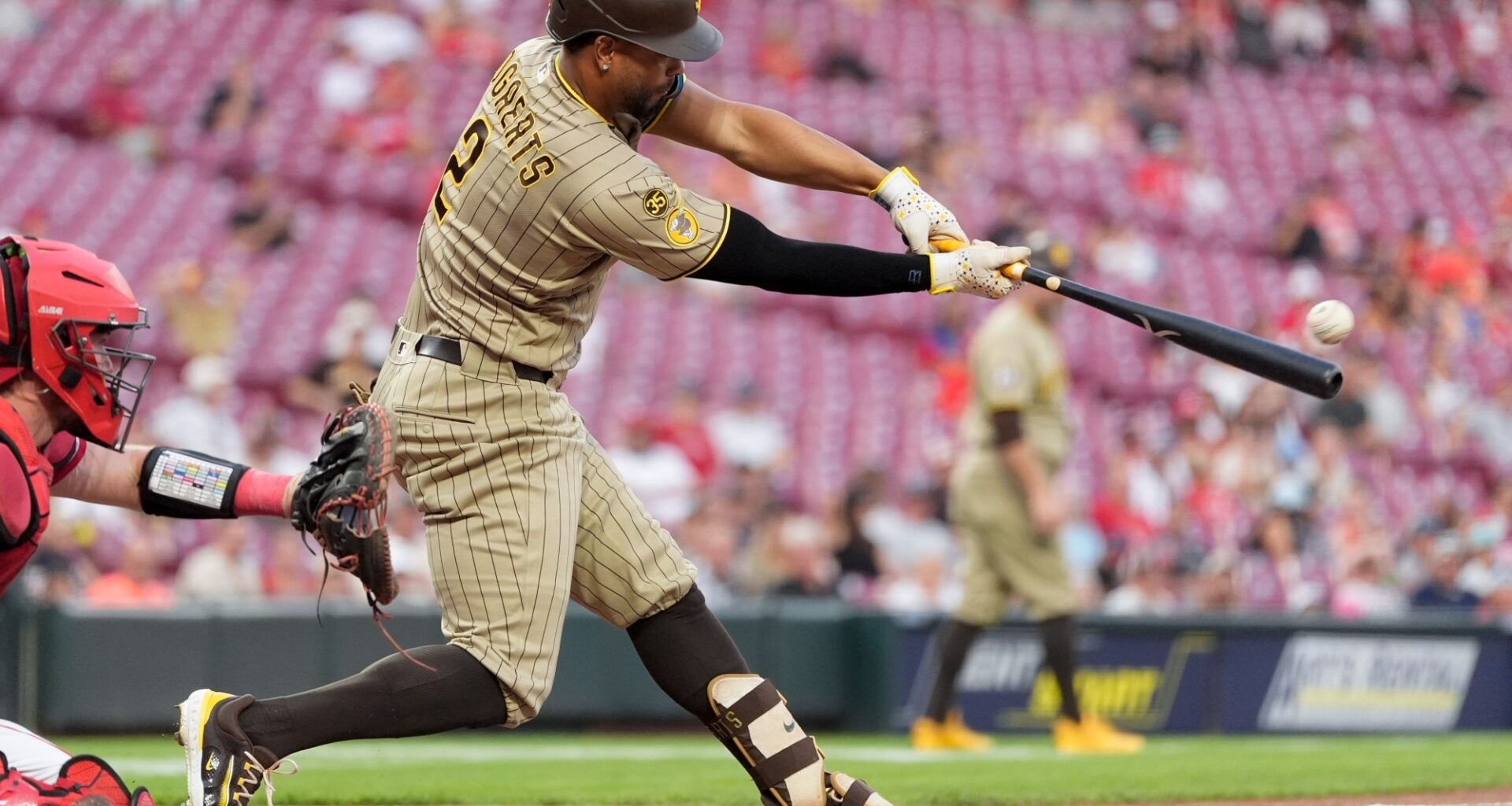 Padres bounce back, open series against Reds with shutout win