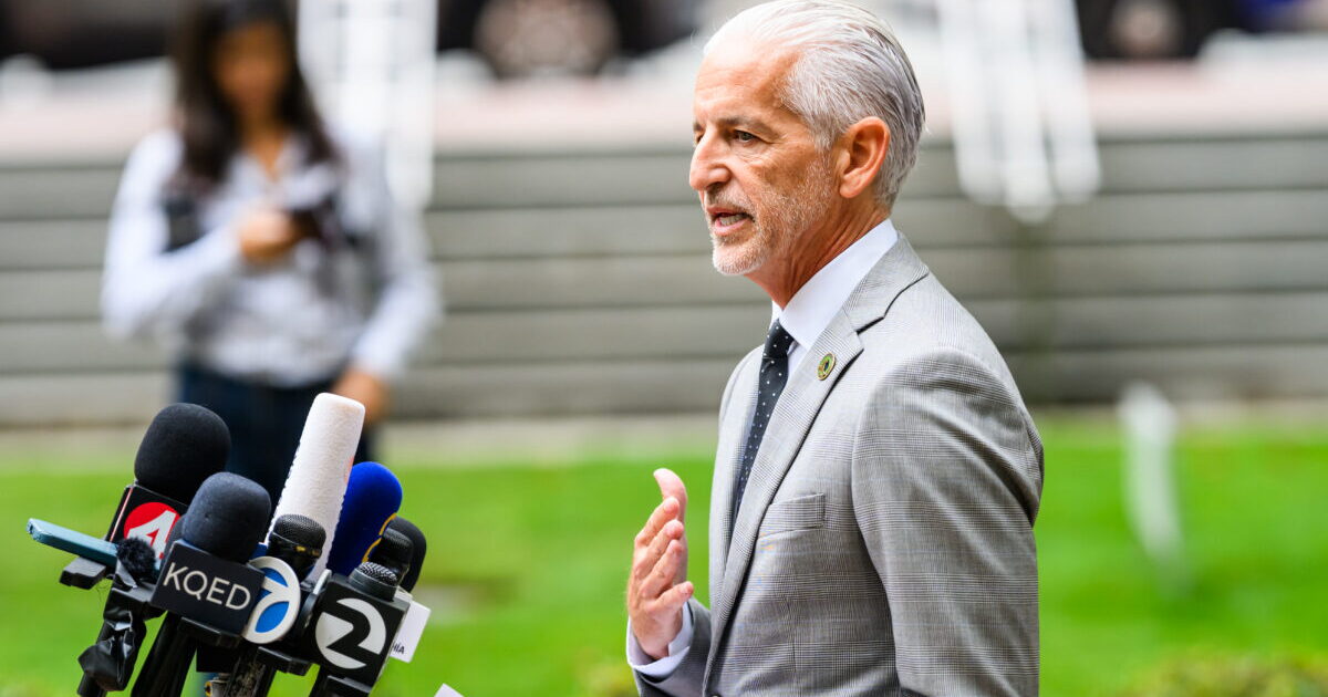 CA legislature passes bill on addictive social media for younger kids. It has Long Beach origins