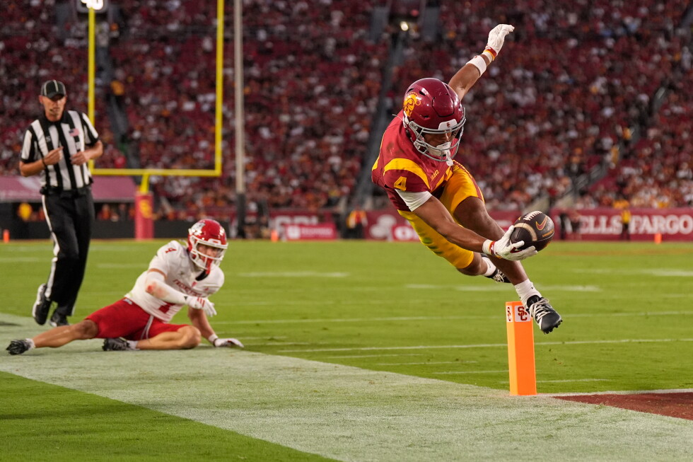No. 14 USC routs Fresno State 39-0 behind Jayden Maiava, promising freshmen