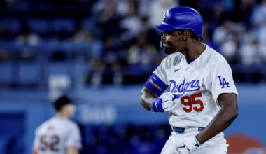 Mookie Betts homers twice, Tyler Glasnow shines in Dodgers' win