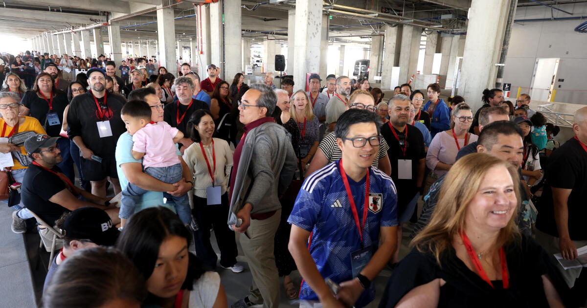 Trial passengers raved about Hollywood Burbank Airport's new terminal