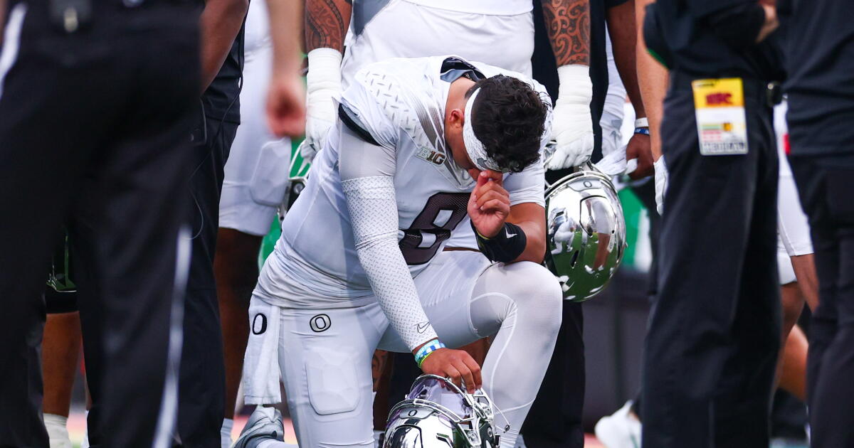 Oregon coach calls out 'disgusting' hit that injured Dante Moore