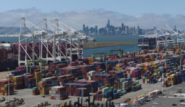 Trump-backed Oakland coal terminal to use open storage, report shows