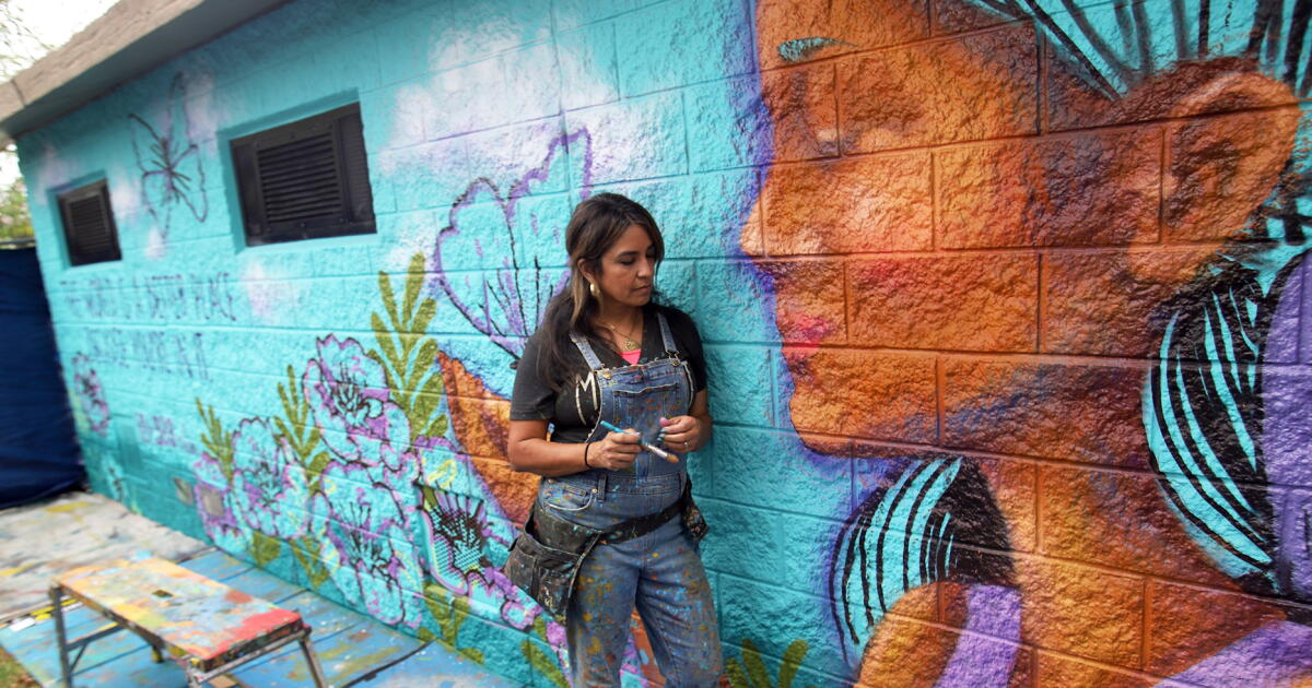 Artist designs mural in memory of an Anaheim girl, 13, lost to suicide
