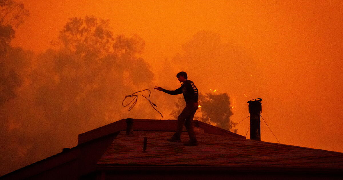 Aggressive Plaskett fire outgrows Timber fire in Big Sur