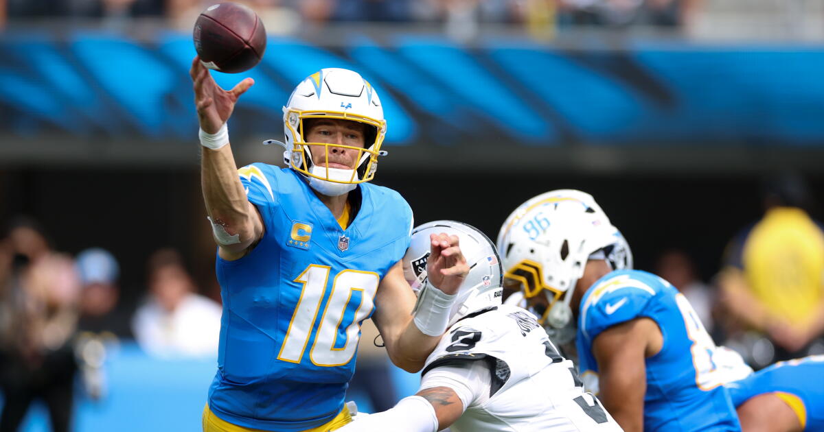 Justin Herbert, Chargers unravel late, again, in loss to Raiders