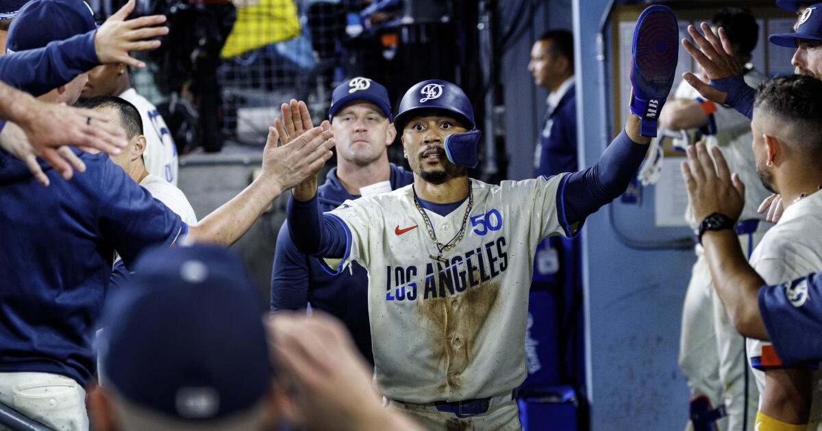 Mookie Betts has another big game in Dodgers' win over Giants