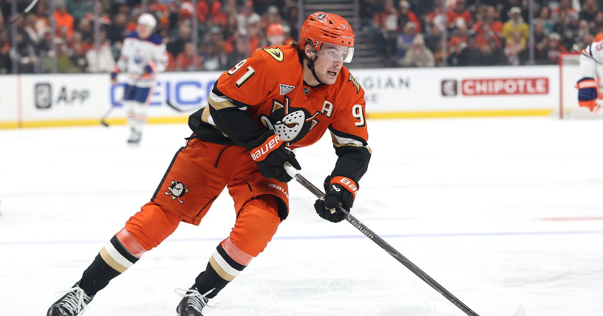 Leo Carlsson, Anaheim Ducks aim to improve on breakout season
