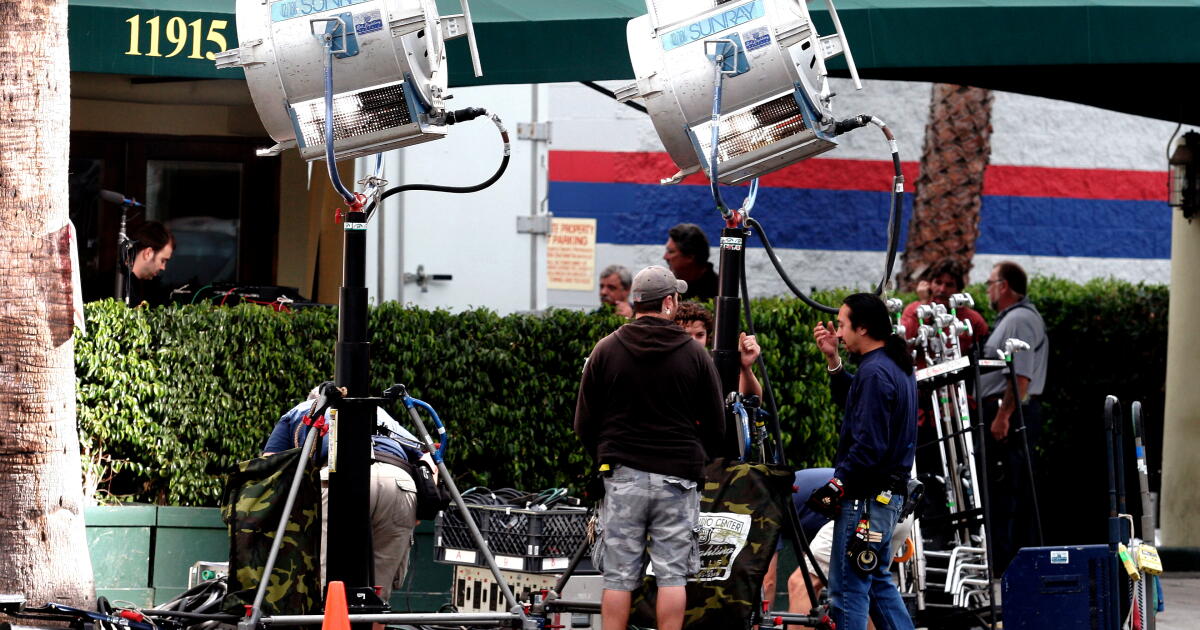 A federal tax credit could add 143,000 film and TV jobs, study says