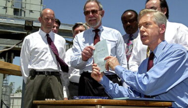 Byron Sher, an uncomfortable politician who left an indelible mark on California's environment, dies at 98