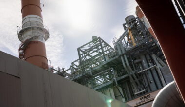 L.A. says it will clean up its biggest gas power plant. Environmentalists aren’t buying it