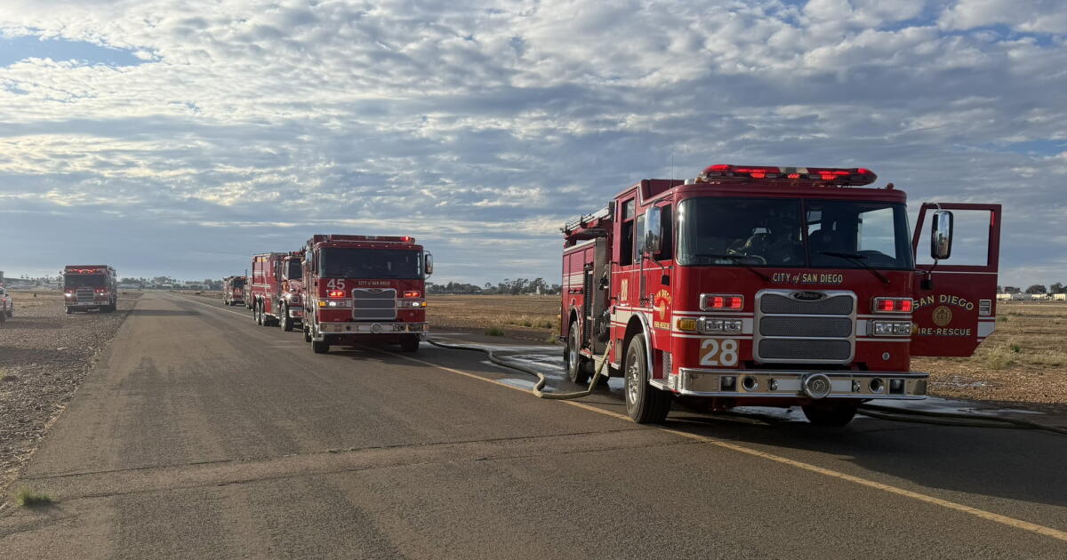 Two killed in plane crash at corporate airfield in San Diego