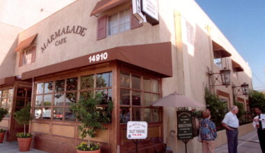 Popular Southern California cafe chain files for bankruptcy
