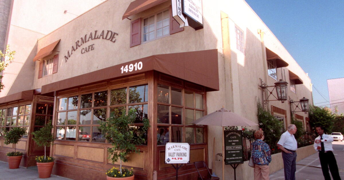 Popular Southern California cafe chain files for bankruptcy