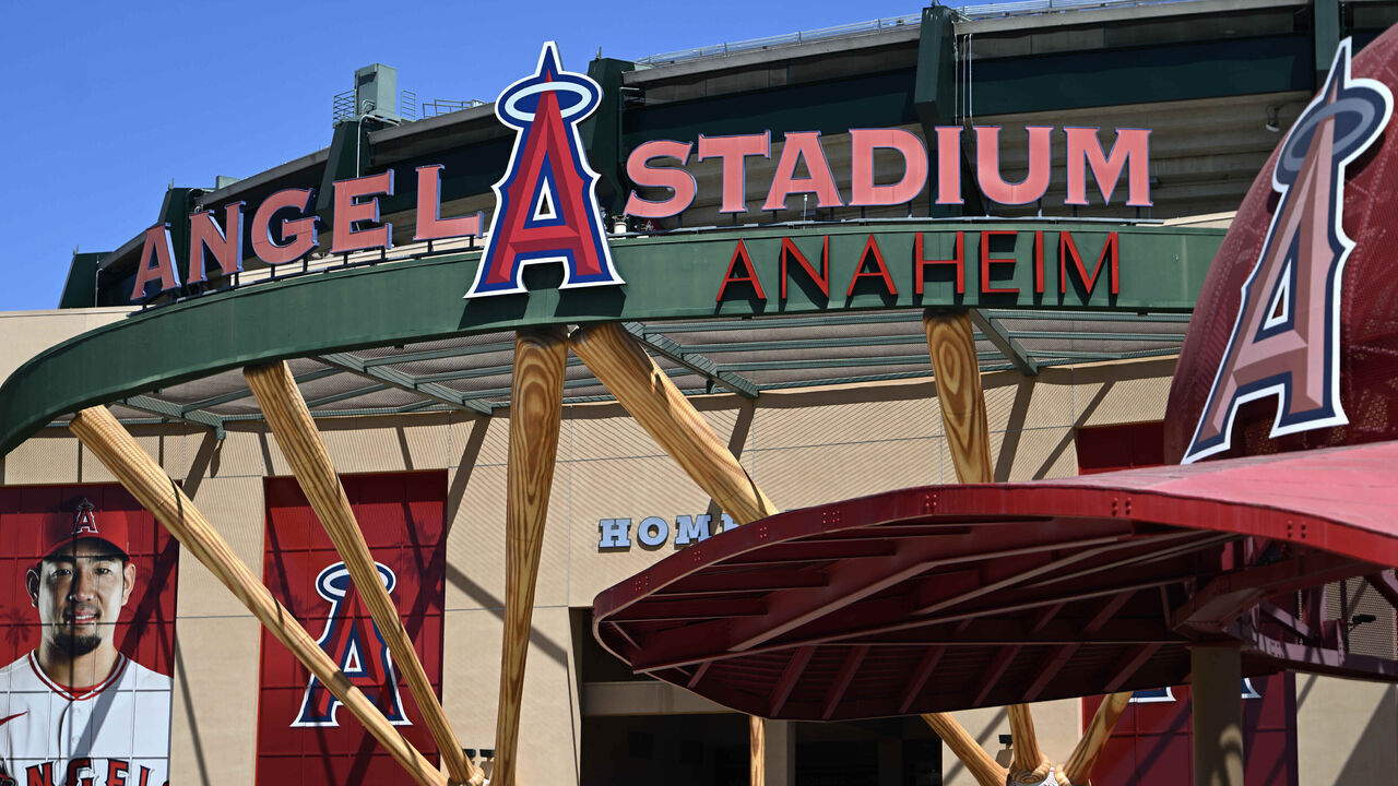 New Angels owner plans $2.5B Anaheim stadium, according to nobody at all, apparently – Field of Schemes
