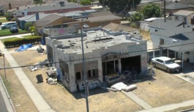 Westmont neighbors concerned by activity at abandoned home – NBC Los Angeles