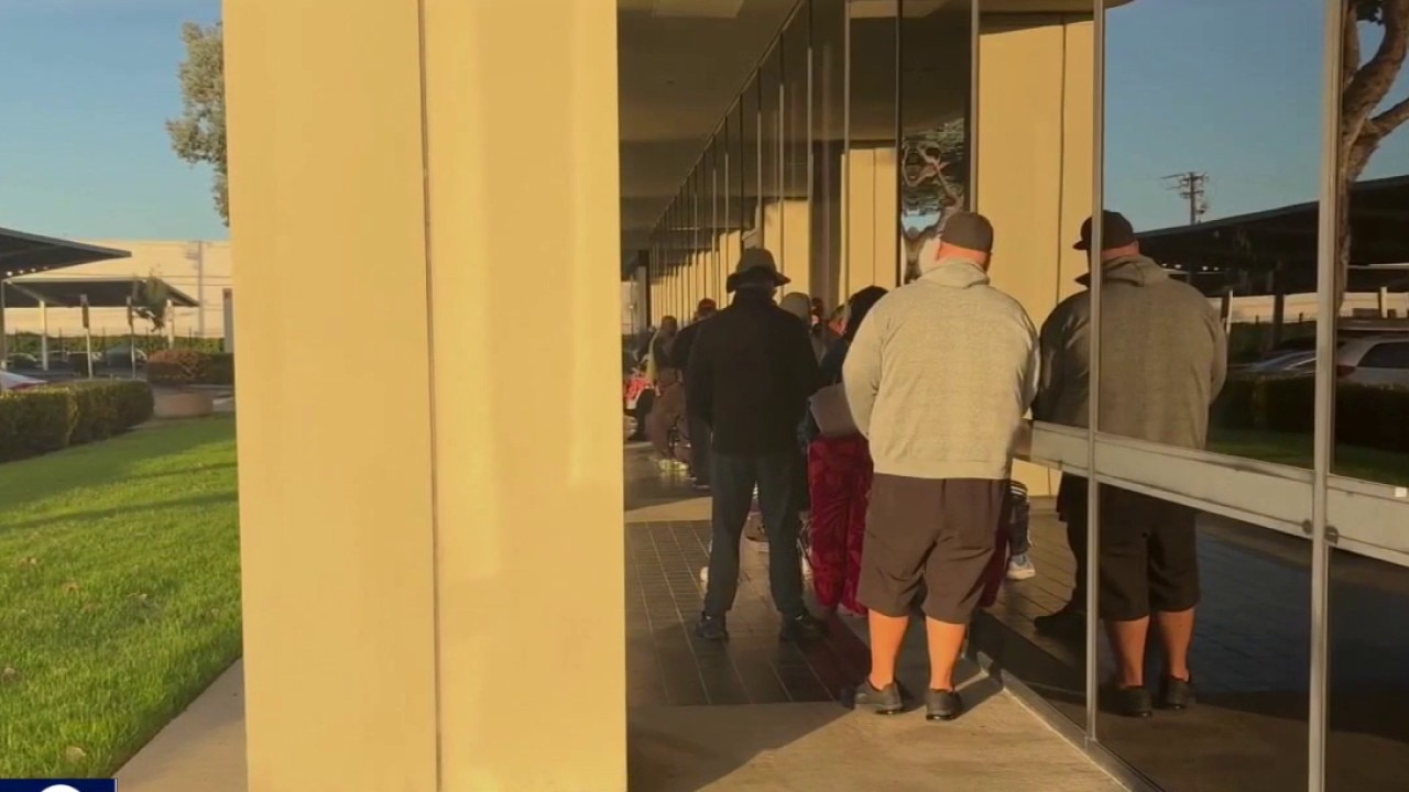 Lines at EDD office in Oakland still long, despite agency claims of 'resolved' issues