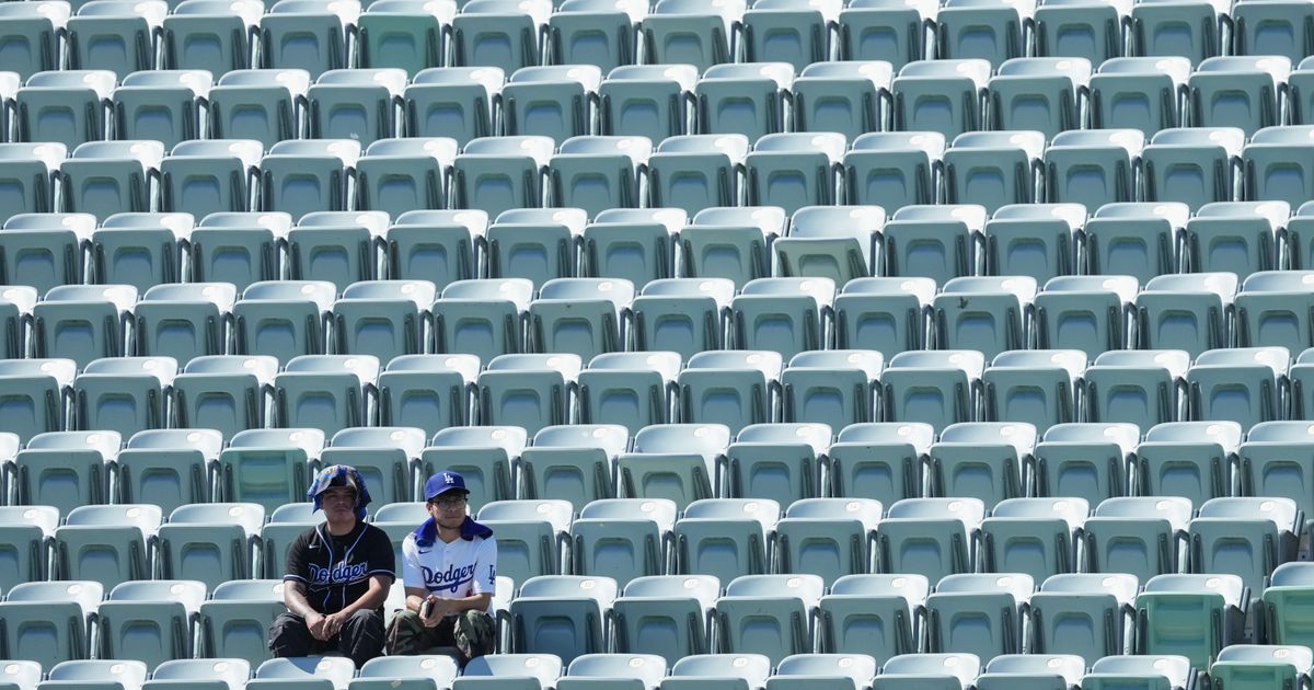 Blazing triple-digit heat bears down on Braves-Dodgers NLDS opener in Los Angeles :: WRAL.com
