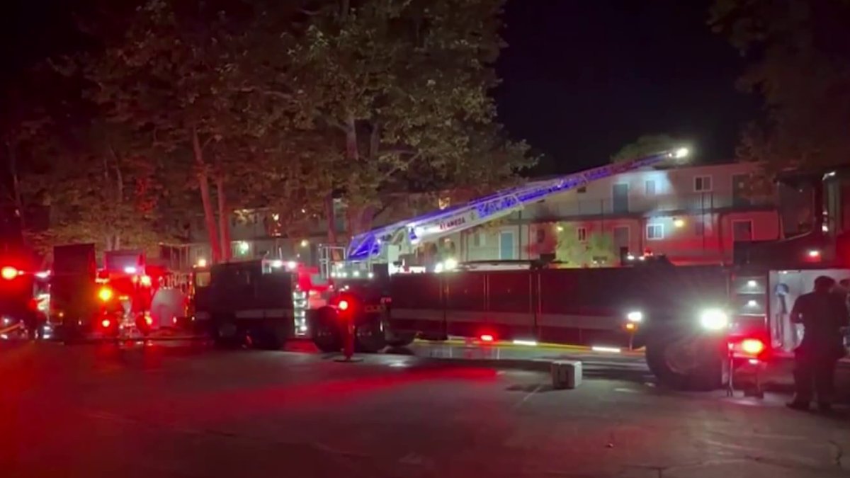 1 injured, 3 rescued from apartment fire in Alameda – NBC Bay Area