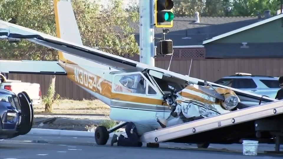 ‘It’s a bit surreal’: Video shows small plane nosediving into San Jose street; 3 hospitalized, expected to be OK - WSVN 7News | Miami News, Weather, Sports