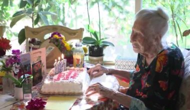 Sacramento woman celebrates 107th birthday with neighbors